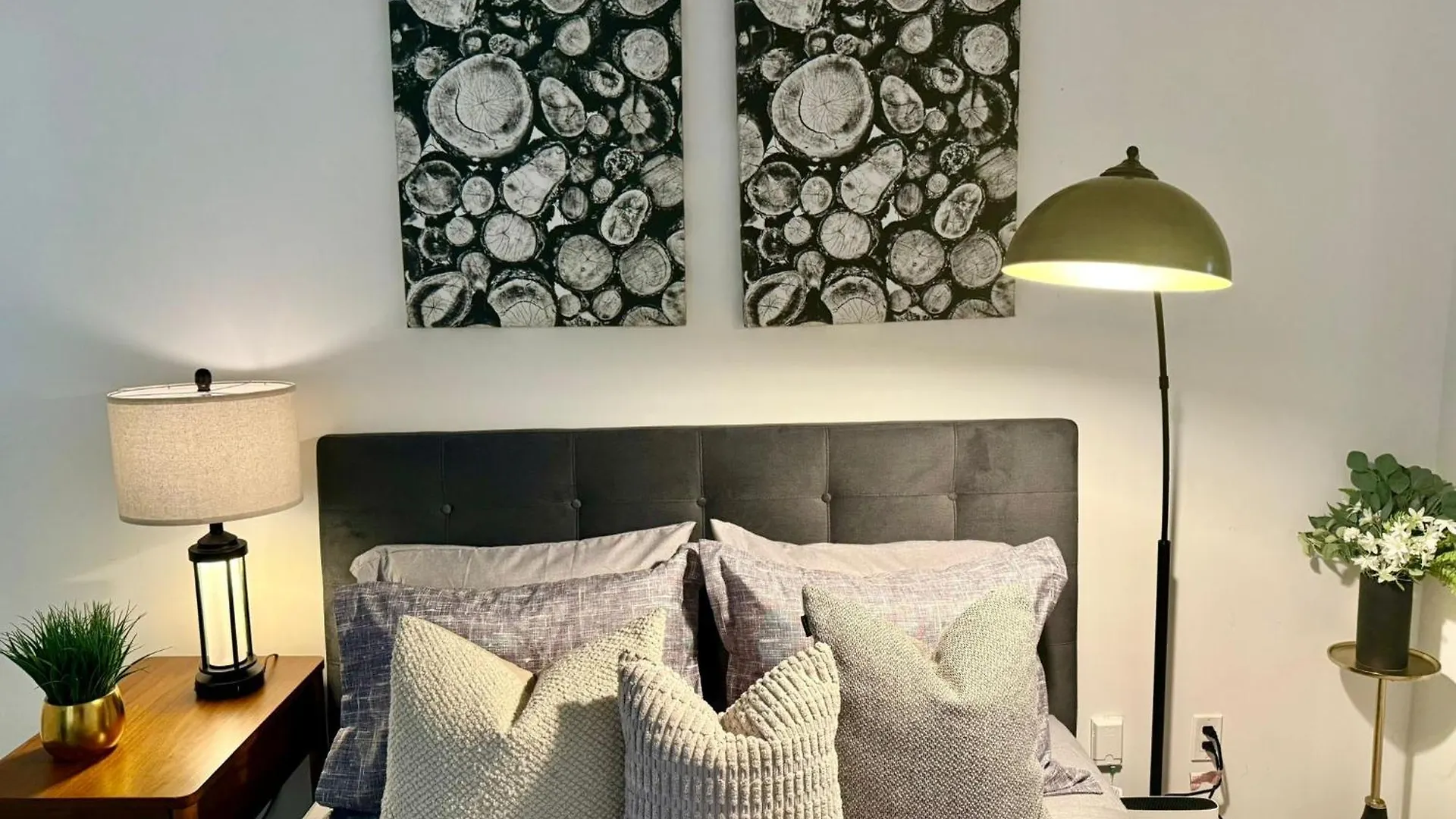 Precious 2Br Plus Den In The Heart Of Toronto 0*,  Canada