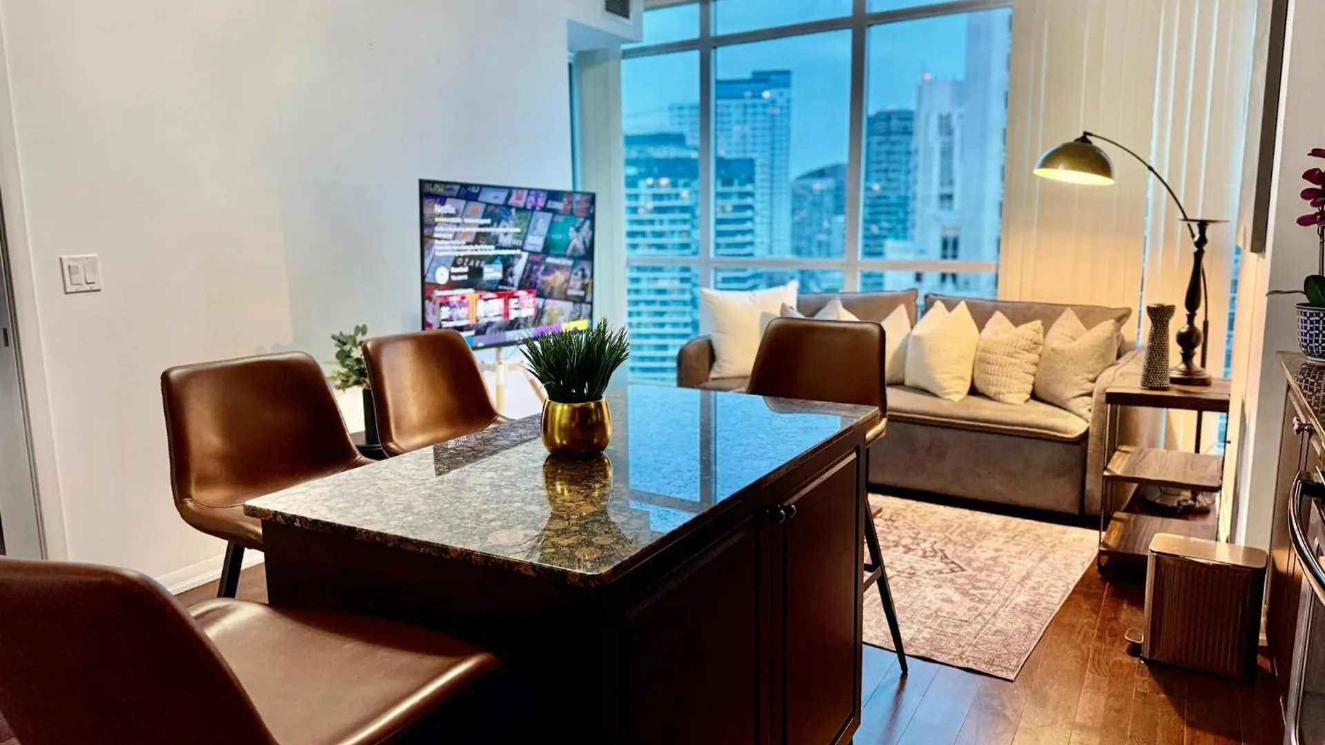 Precious 2Br Plus Den In The Heart Of Toronto Canada