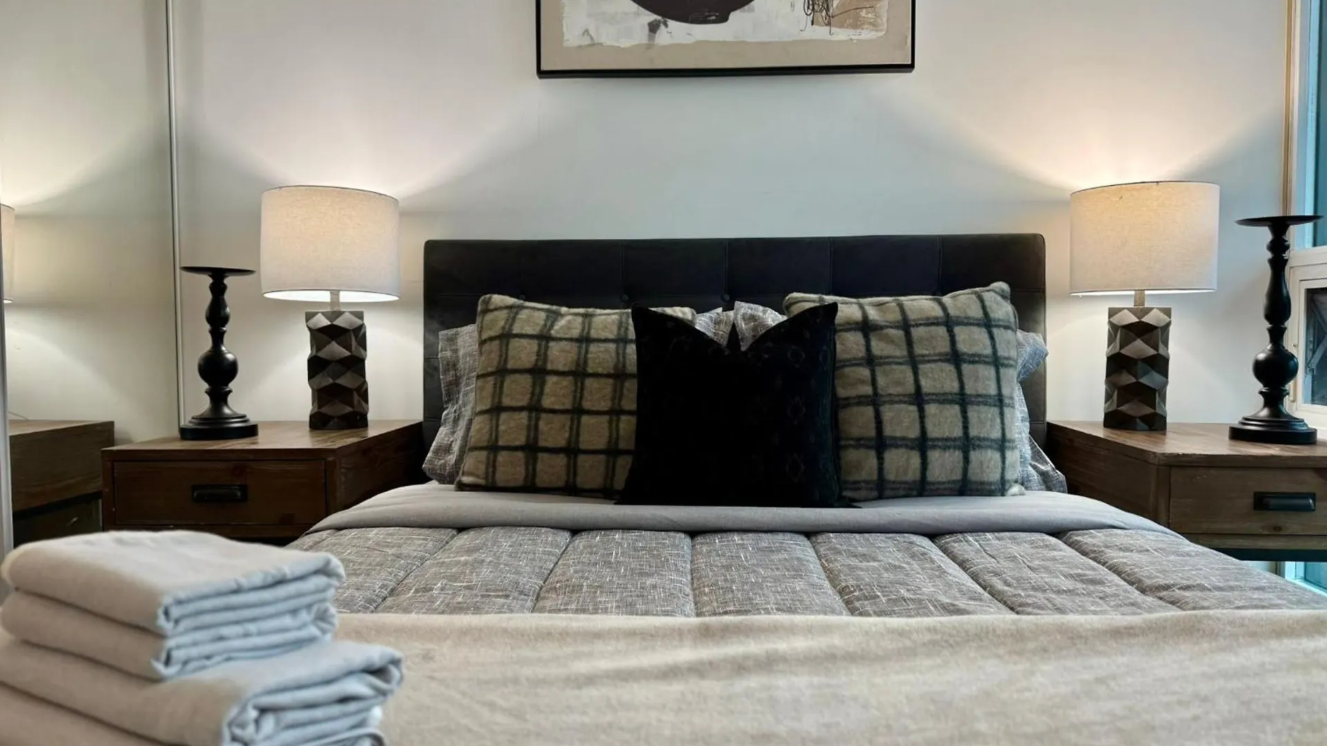 Precious 2Br Plus Den In The Heart Of Toronto Appartamento