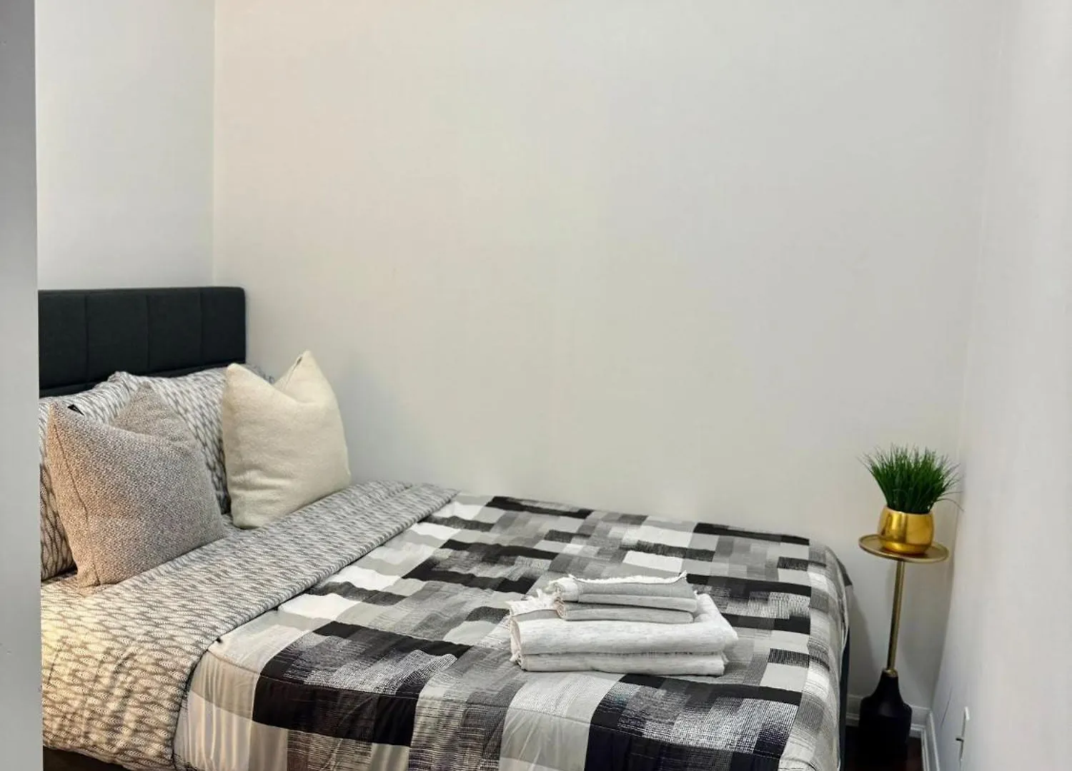 Apartament Precious 2Br Plus Den In The Heart Of Toronto Kanada