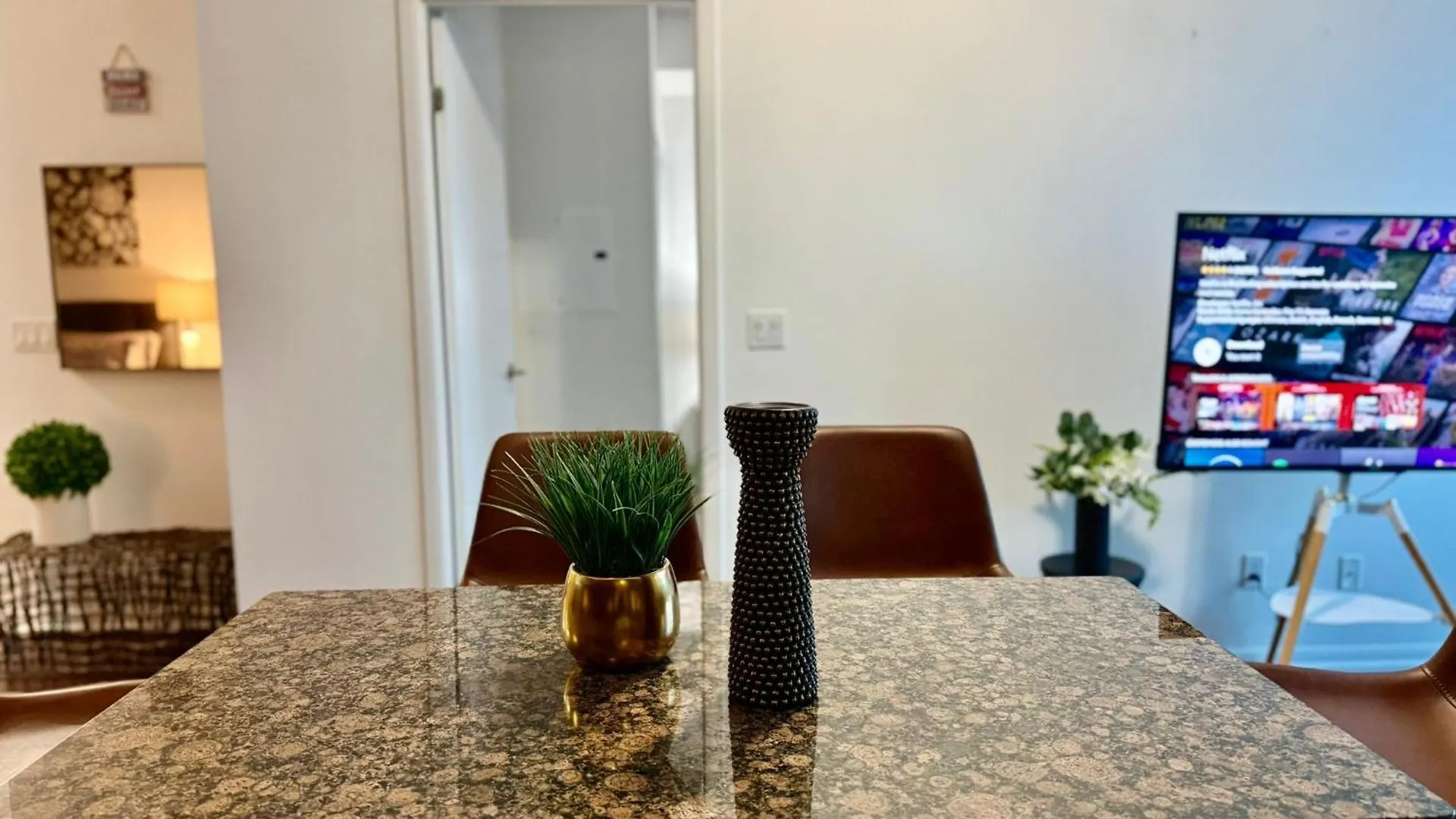 Precious 2Br Plus Den In The Heart Of Toronto 0*,
